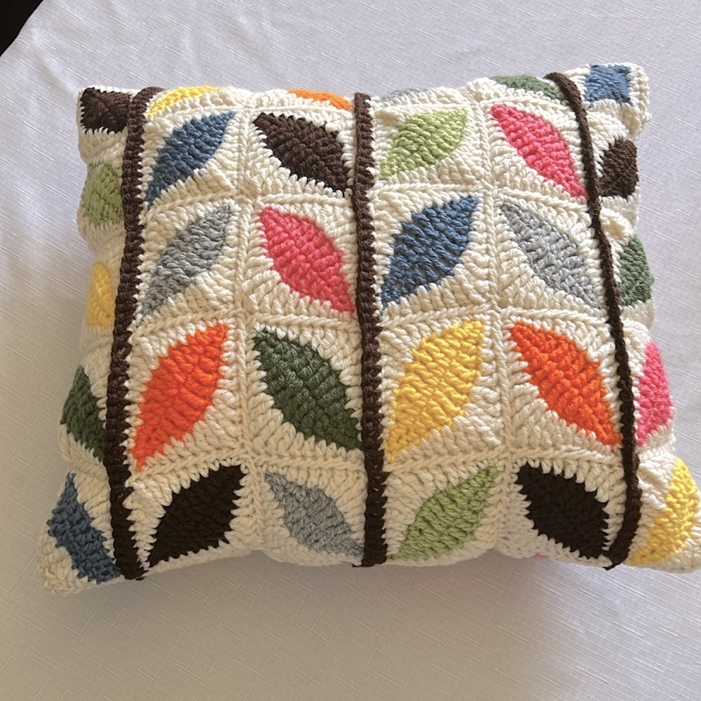 CROCHET PILLOW - Picture 4 of 6